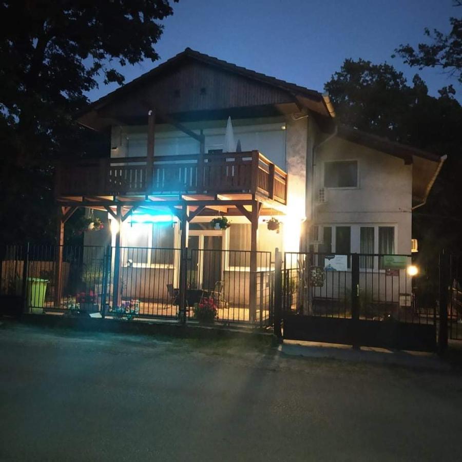 Toelgyfa Vendeghaz Hotel บาลาตอนส์เซแปซด์ ภายนอก รูปภาพ